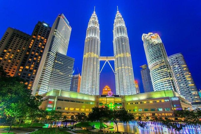 °17or19 Hrs Kuala Lumpur Van Tour from Singapore w' Tour Guide - Batu Caves and the first look at Malaysia