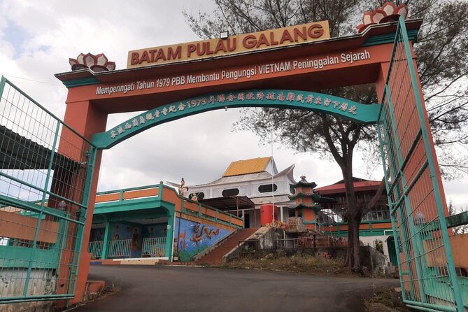 Batam Heritage Tour with Singapore Ferry Ticket, Lunch & Massage - Cheng Ho Mosque, layer cake, and Indonesian coffee