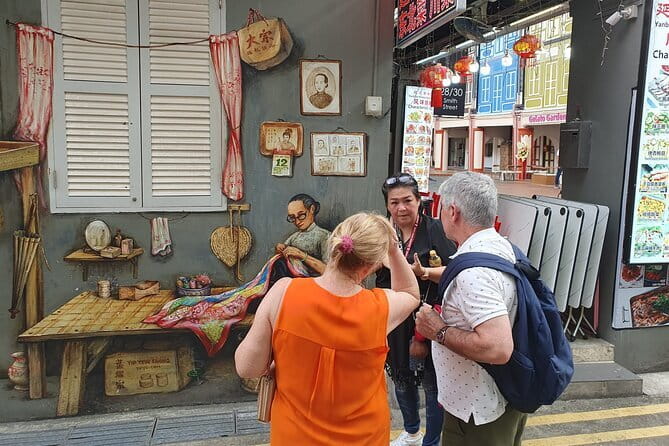 Chinatown Heritage and Local Street Food Small Group Tour - Buddha Tooth Relic Temple: a strong visual opening