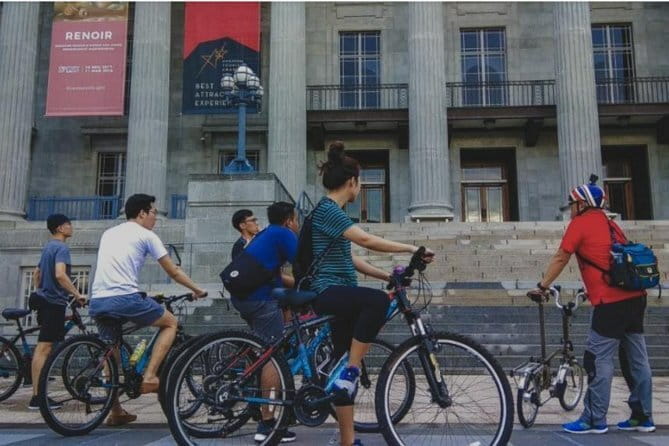 Chinatown Heritage and Local Street Food Small Group Tour - An hour through Chinatown’s temples and shophouses