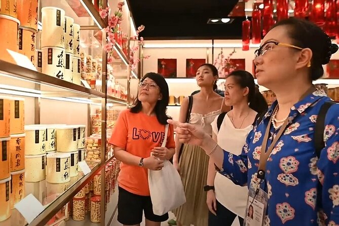 Chinatown Hidden Treasures Local Guided Walking Tour - Buddha Tooth Relic Temple in 20 minutes