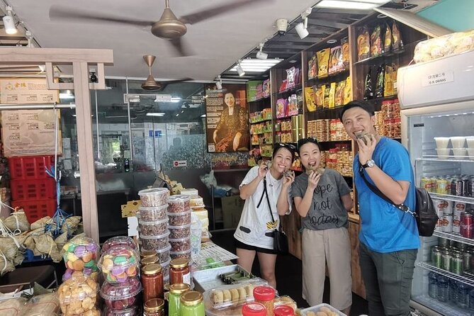 Eat Snap Katong Walking Food Tour - Joo Chiat Road and its old-world details