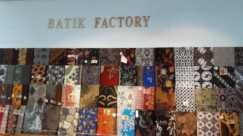 From Singapore: Private Batam Highlight Half-Day Tour - Batam layer cake and Indonesian flavors