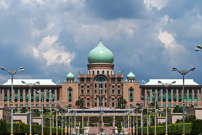 From Singapore: Private Kuala Lumpur / Malacca tour + SKY DINING - National Monument, Central Market, and Thean Hou Temple