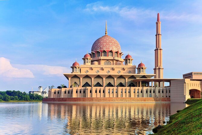 From Singapore: Private Kuala Lumpur / Malacca tour + SKY DINING - National Palace and Independence Square