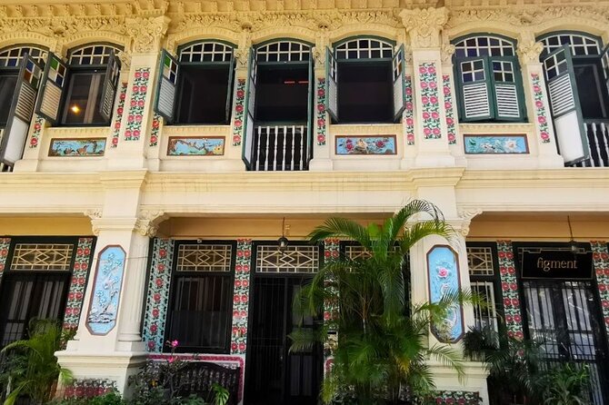 Guided Walking Tour to the Historical Attractions in Farrer Park - Serangoon and the Hokkien prawn noodles break