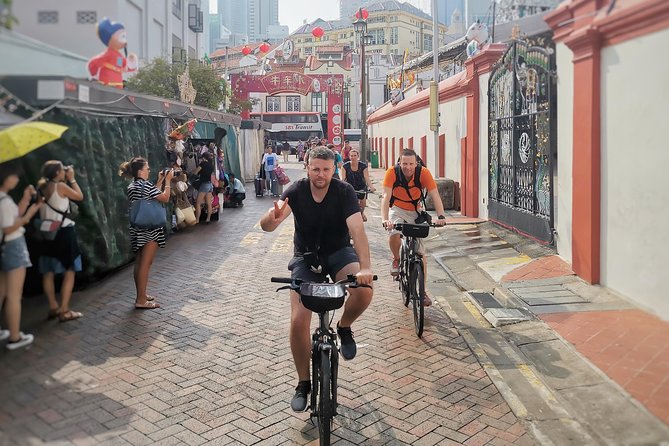 Historical Singapore Bike Tour on Full-Sized Bicycles - Downtown streets and Lau Pa Sat