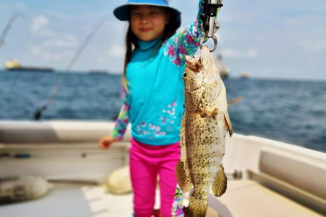 Join-in Catch and Cook Fishing Trip at Southern Islands Singapore - Crew style and the value of patient help
