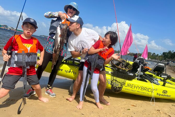 Kayak Fishing Tour in Singapore, Pasir Ris and Pulau Ubin Kelongs - Pushing toward Pulau Ubin by foot power