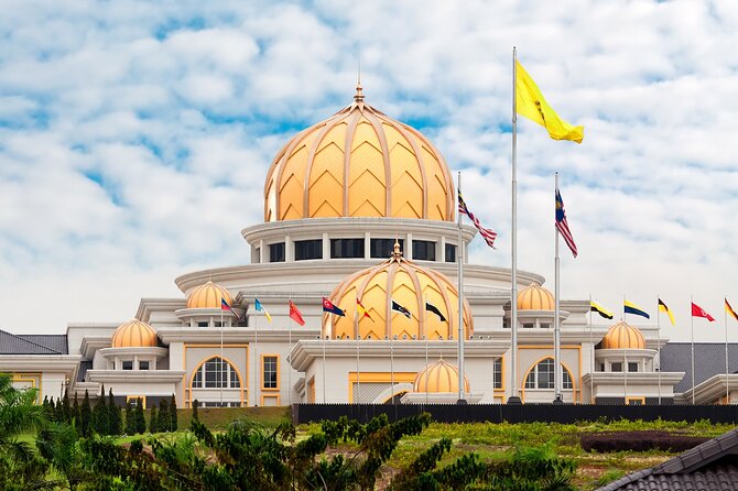 Kuala Lumpur and Malacca: Private Historical Tour from Singapore - Thean Hou Temple adds another cultural layer