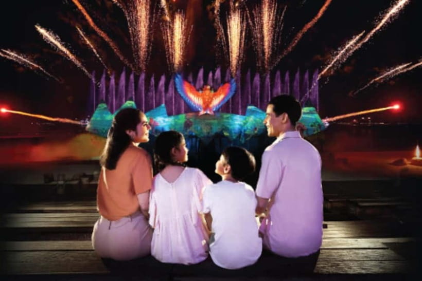 Light to Night:Singapore River Cruise,Wings of time,Sentosa - The Civic District and the Merlion photo stop