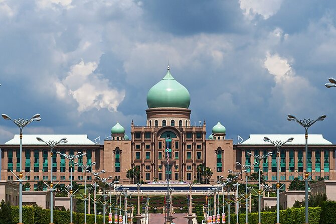 LUXURY Private day tour: Kuala Lumpur & Malacca from Singapore by licensed guide - Petronas Twin Towers and the best city view