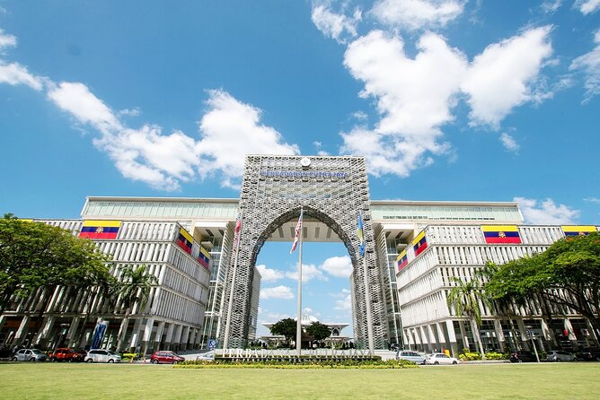 LUXURY Private day tour: Kuala Lumpur & Malacca from Singapore by licensed guide - Putrajaya on the way home