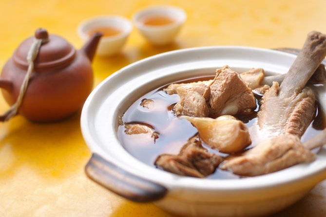 Michelin Premium Food Tour with Hawker Centre & Chinatown Tour - Starting at Chinatown Point at 4:30 pm