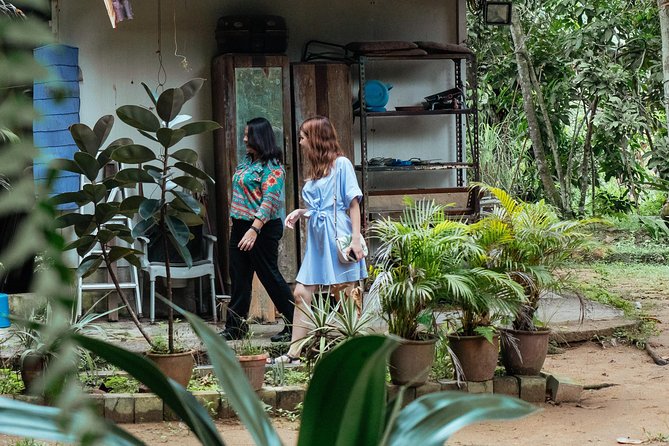 Off the Beaten Track in Singapore: Private City Tour - Heat, walking, and what to bring