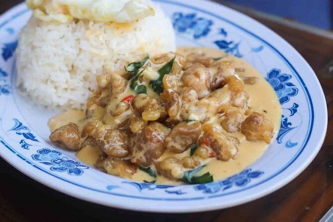 Off the Menu: Singapore Authentic Food Tour with Local Student - Indian snacks and temple culture in Little India