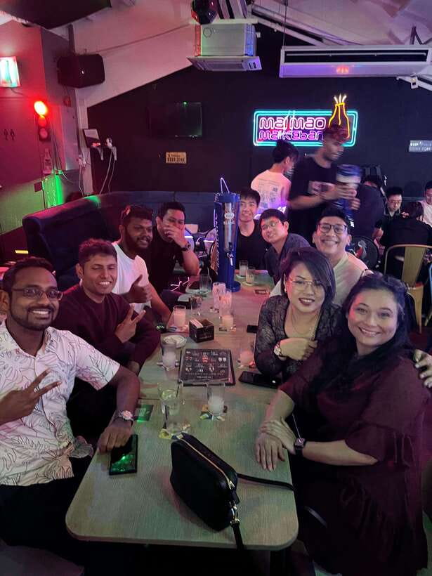 Party Singapore Bespoke Pub Crawl - Rave Singapore and priority club access