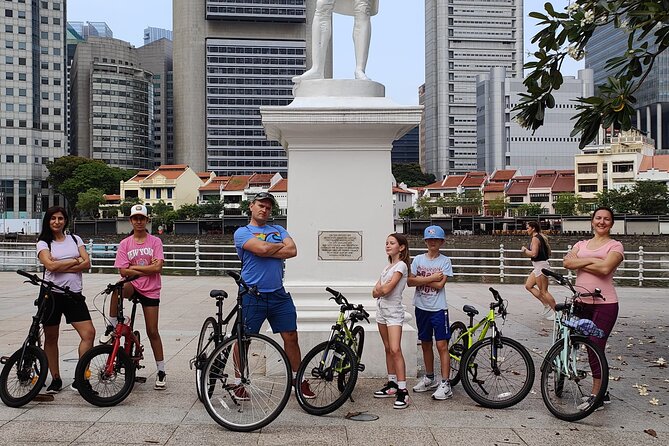 Past And Present Singapore Bike Tour - Starting at Esplanade Mall with the right bicycle