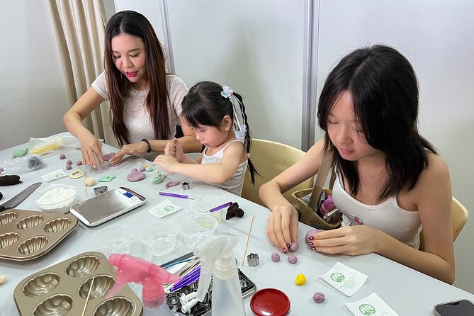 Pau Making Workshop With Dim Sum Tasting and Factory Tour - Private groups make the class easier