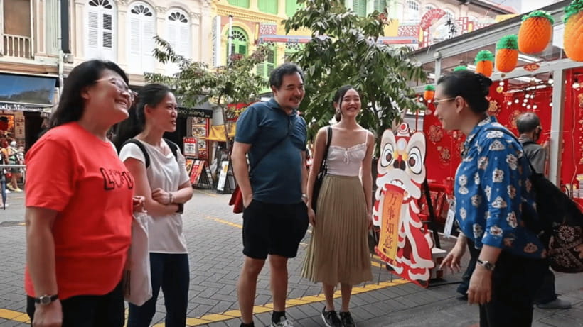 Personalised 3in1 Food Tour: 3 Cultural Trails of Singapore - Chinatown, temples, and hawker classics