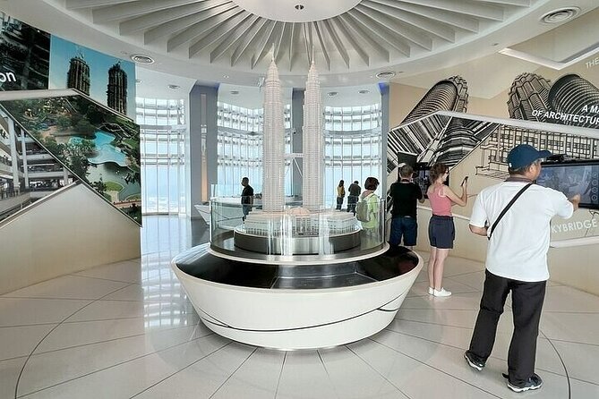 Petronas Twin Towers skybridge tickets (SINGAPORE GUESTS ONLY) - The guide and driver can shape the day