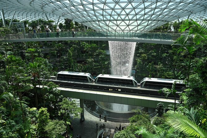 Private Departure Transfer From Singapore Hotel to Airport or Port - A simple hotel-to-terminal ride