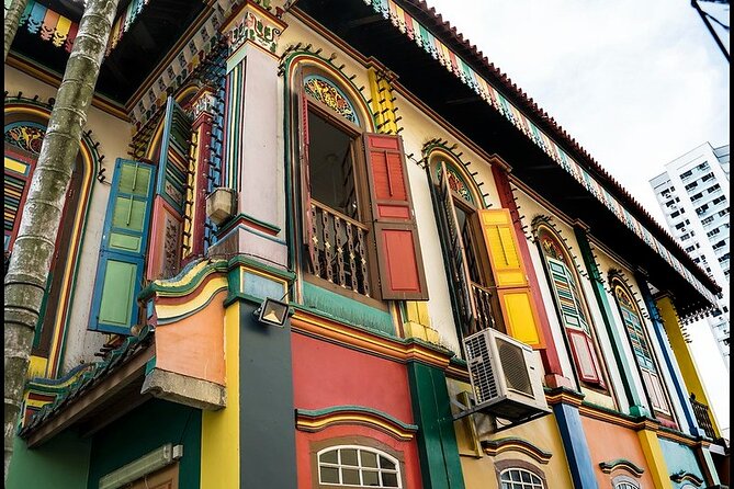 Private Singapore Full Day Highlights Tour with River Cruise Ride - Chinatown lunch and a local food stop