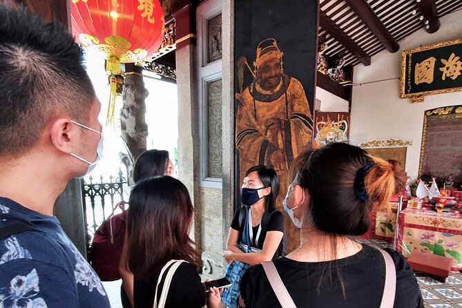Private Singapore Walking Tour: City Highlights & Hidden Gems - A short stop at Maxwell Food Centre