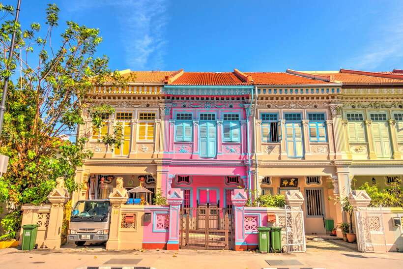 Private Street Art Tour in Singapore - A three-hour walk with an important question