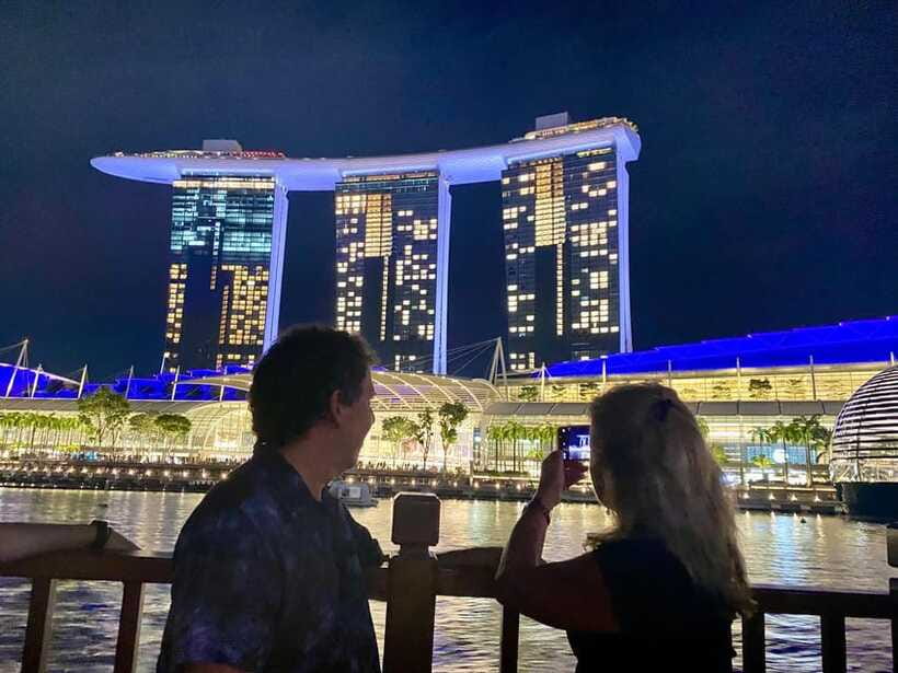 Private Tour sightseeing Marina Bay Sands+River Cruise(Max6) - Watching the Supertrees light up