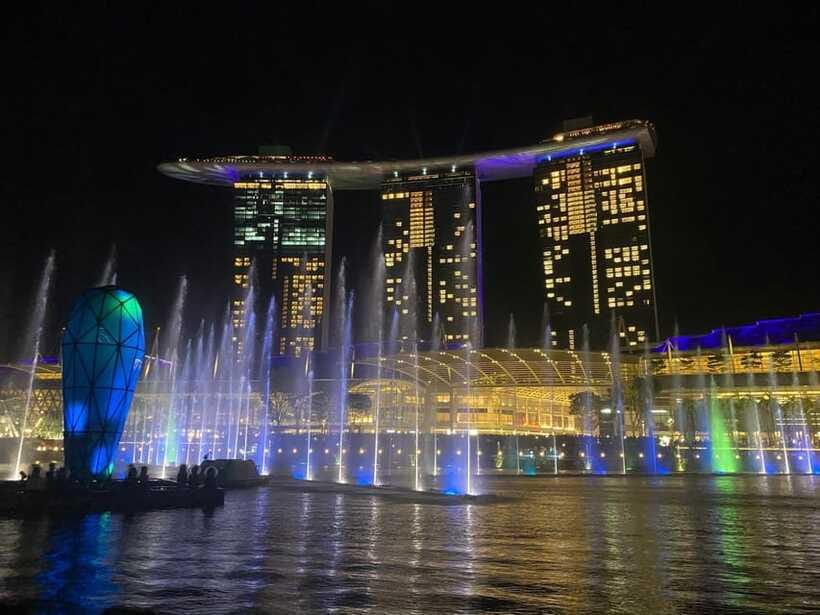 Private Tour sightseeing Marina Bay Sands+River Cruise(Max6) - Following the Singapore River by boat