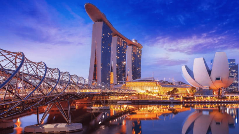 Signature Night Tour: Walk Through Marina with Food Tastings - What the $106 price includes