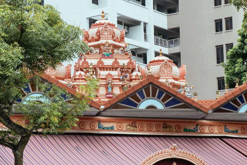 Singapore: 2.5-Hour Private City Tour Off the Beaten Track - Street art, architecture, and the details between stops