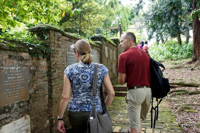Singapore 2.5-Hour Walking Tour: Graves, Guns & Battles - The Fort Canning Heritage Gallery