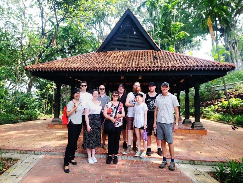 Singapore 2.5-Hour Walking Tour: Graves, Guns & Battles - The Grave of the Last Ancient King of Singapore