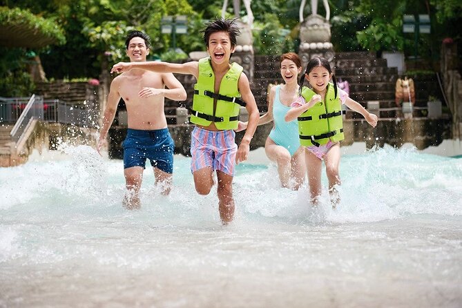 Singapore: Adventure Cove Waterpark Entrance Ticket - Food, lockers, and what to carry