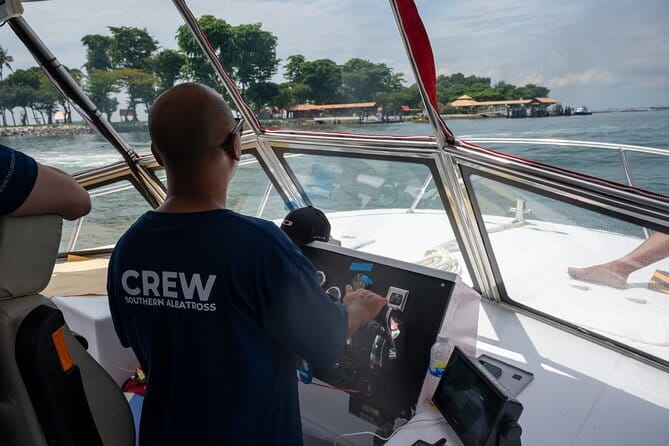 Singapore - Albatross Speedboat Adventures Cruising in Sentosa - Starting beside the S.E.A. Aquarium at Sentosa