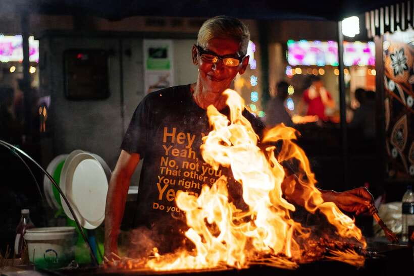 Singapore by Night 2.5-Hour Private Tour - Chinatown’s temples, murals, and old stories