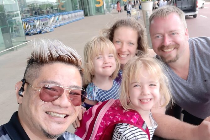 Singapore Changi Airport Arrival Transfer - Child seats and family planning
