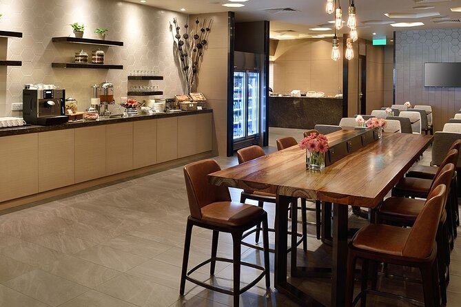 Singapore Changi Airport (SIN) T1/T2/T3/T4 VIP Lounge Access - Crowds and the risk of being redirected