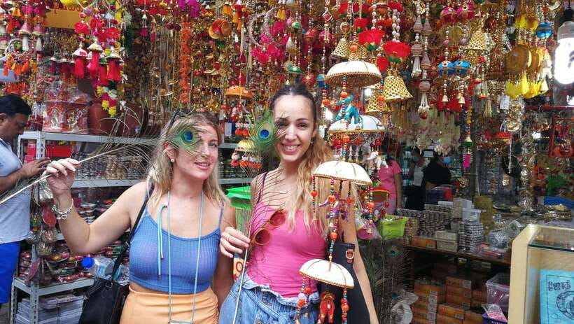 Singapore: Chinatown and Little India Guided Walking Tour - Chinatown: the final stop and a taste of local life