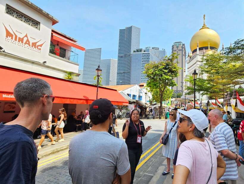 Singapore: Chinatown and Little India Guided Walking Tour - The guides make the difference