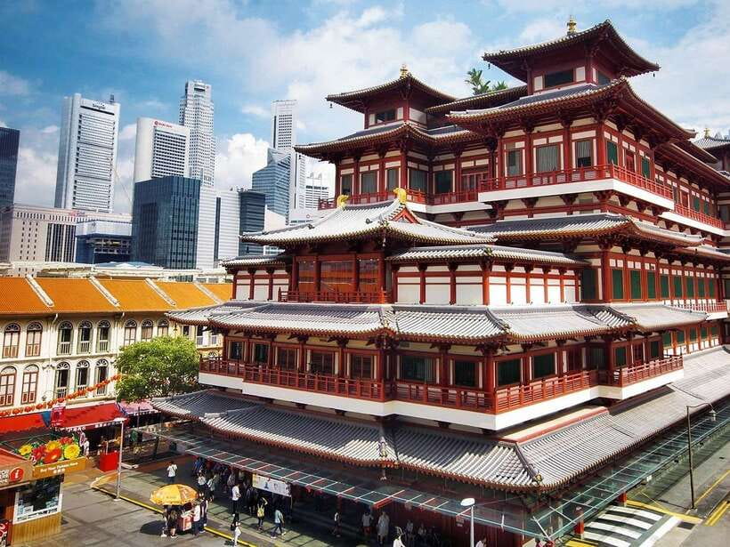 Singapore: Chinatown and Little India Guided Walking Tour - Walking, weather, and the MRT