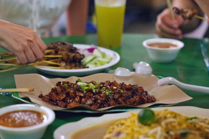 Singapore: Chinatown Food Adventure with 6 Tastings - Chinatown becomes your game board