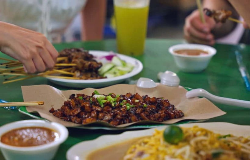 Singapore: Chinatown Food Tour with 6 Tastings - A food tour with a puzzle at its center