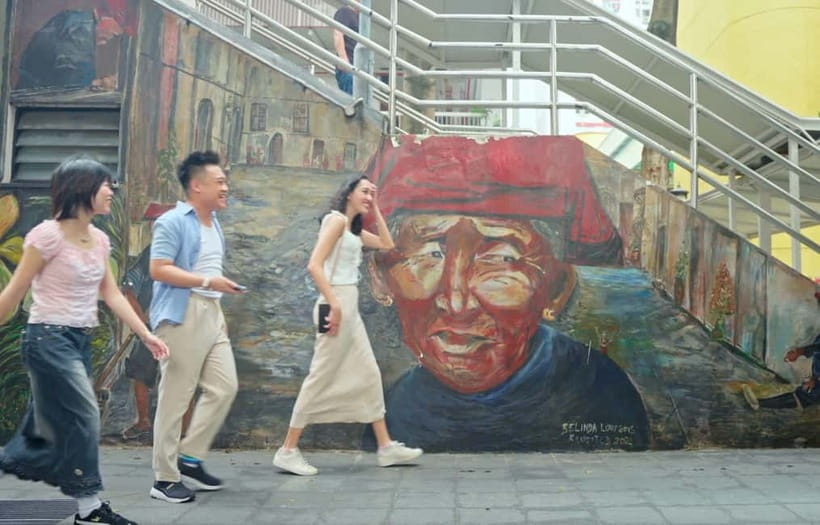 Singapore: Chinatown Food Tour with 6 Tastings - Heat, walking, and timing