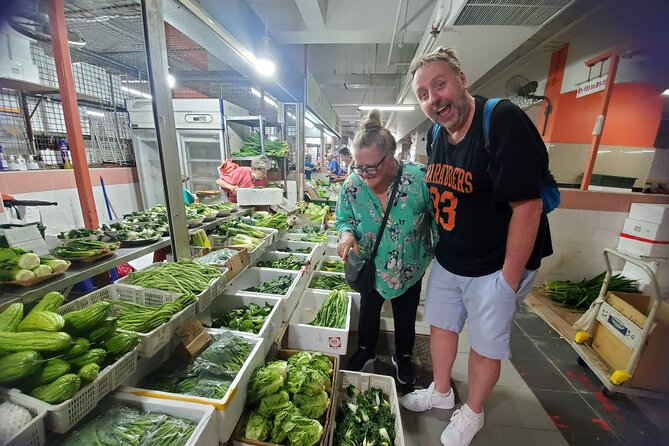 Singapore: Chinatown Hawker Food Tasting Tour - Eight bites that explain Singapore
