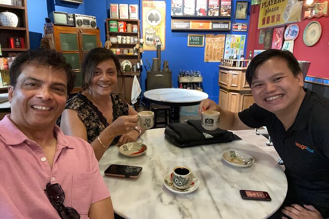 Singapore: Chinatown Hawker Food Tasting Tour - The guide makes the difference