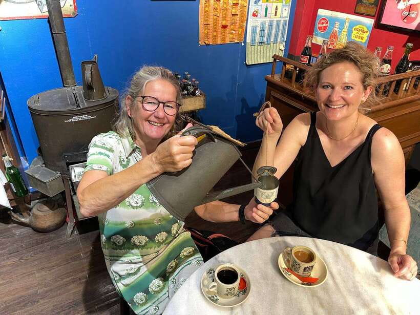 Singapore: Chinatown Hawker Guided 8-Dish Tasting Tour - Hainanese chicken rice, the essential Singapore stop