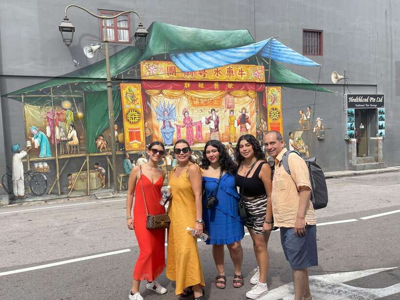 Singapore: Chinatown Hawker Guided 8-Dish Tasting Tour - Who should book this Chinatown tasting?
